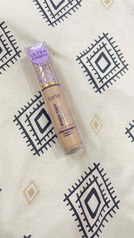 TARTE SHAPE TAPE  (34S) 1