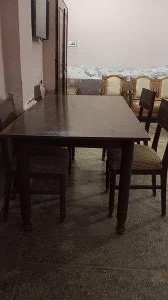 Dinnig table & 6 chairs 2