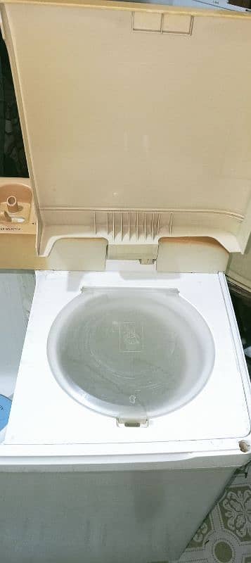 dawlance washing machine neat n clean condition both side working 4