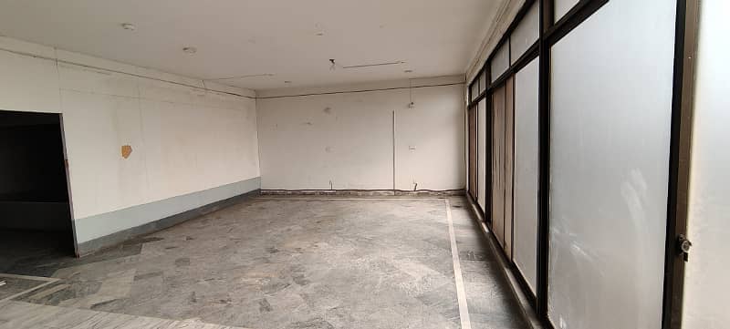 1 Kanal Floor Suitable For Gym, Warehouse, IT Office, Call Center Near DHA Phase1 6