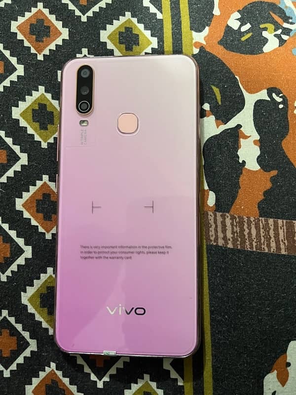 Vivo Y17 4