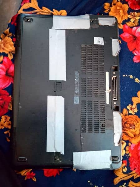 Urgent sale dell laptop latitude 7450 contact at 03248406615 both wtap 3