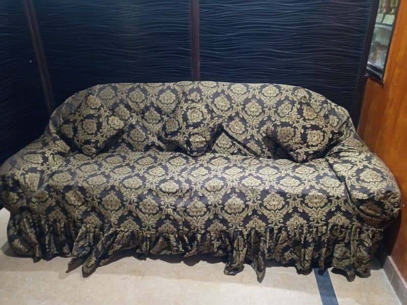 5 seater, Queen type sofas for urgent sale 1