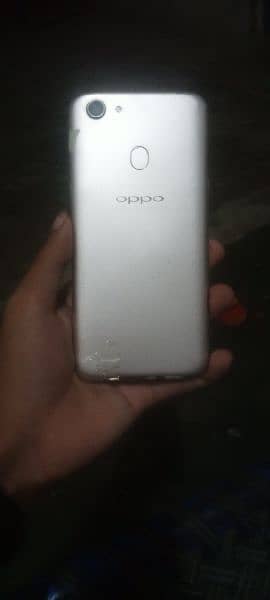 Oppo F5 bord 1