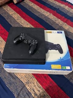 Playstation 4 Slim (1 TB)