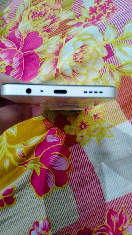 urgent sell karna ha realme c61 without adaptor only wire 3