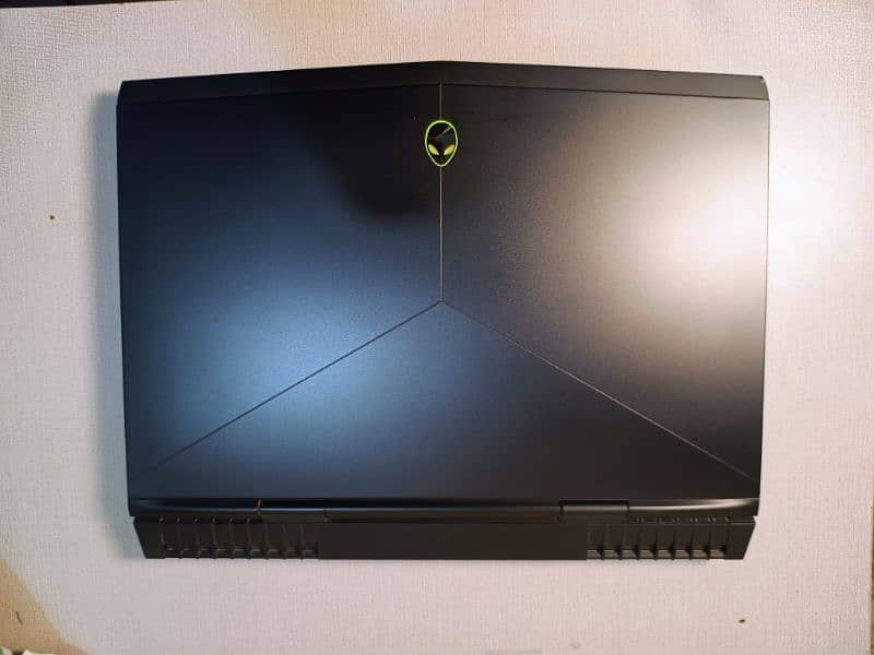 Dell Alienware 17 R5 i7 8750h with 8gb Nvidia 1070 5