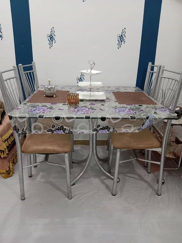 4 seater dining table condition 10.10 1