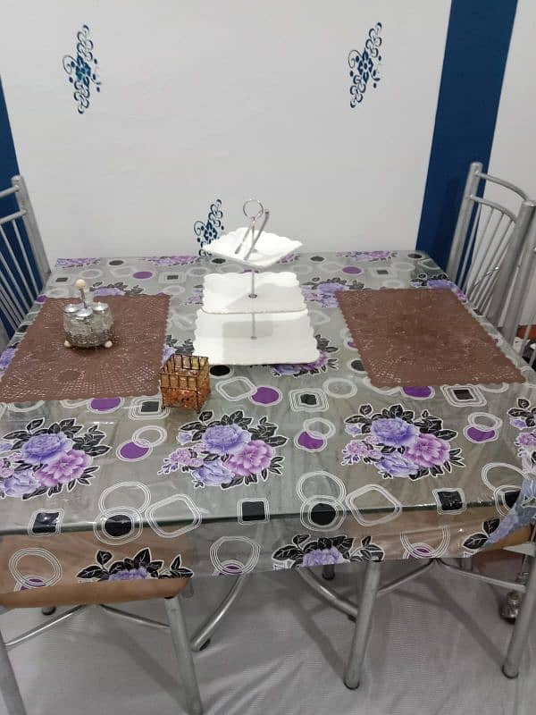 4 seater dining table condition 10.10 3