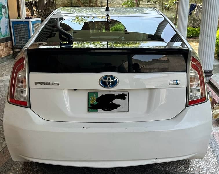 Toyota Prius 2013 1