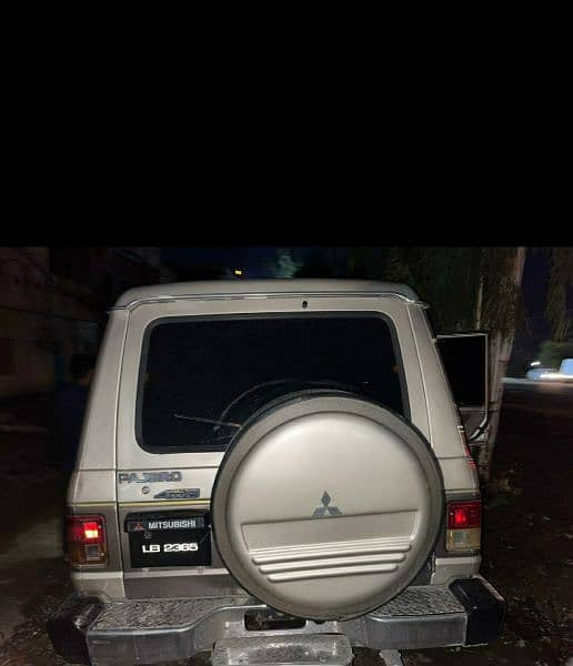 Mitsubishi Pajero 1989 2