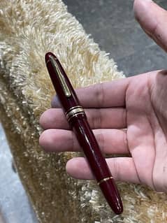 MontBlanc 147 Misterstuck Burgundy 14k Gold Fountain Pen