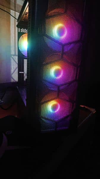 GAMING PC CASE WITH 4 RGB FANS 4