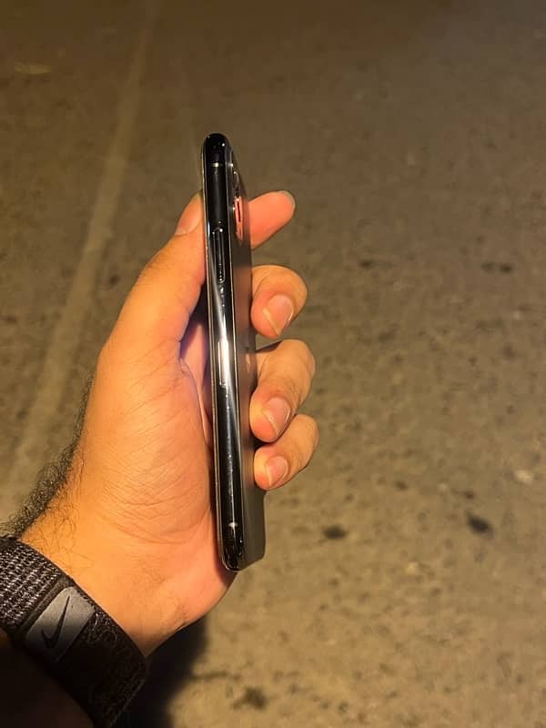 iphone 11 pro (256gb) 2