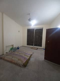 Iqbal Town 12 Marla Single Story House At Gulshan Block