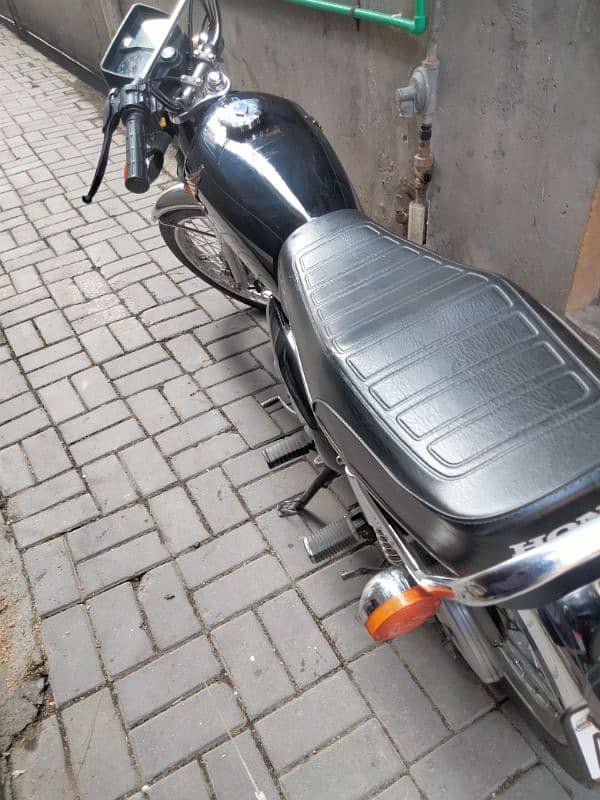 Honda 125 for sale in good condition. 4