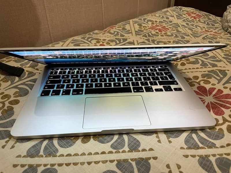 MacBook Pro 13-inch retina display with chager (2015 model) 1