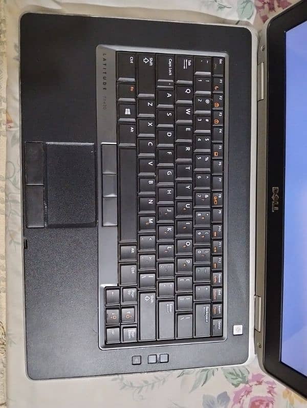 DELL Latitude 6