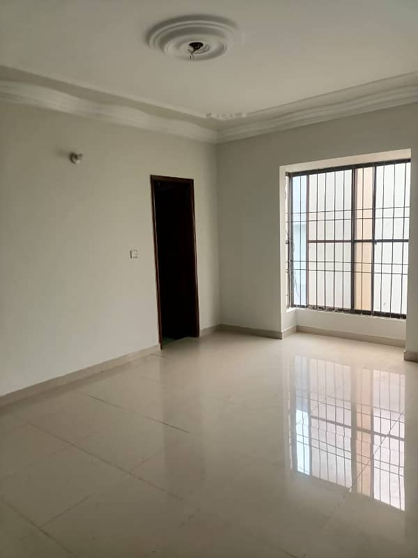 Portion 200 Sqyds Corner With Roof 3 Beds DD Vip Block 03 Gulistan e Jauher 8