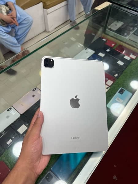 ipad pro m2 4 generation full 10/10 condition with packing 4