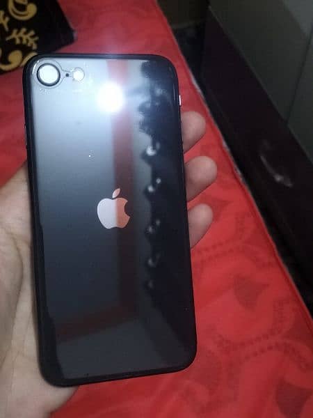 I phone SE 2020 in good condition 0