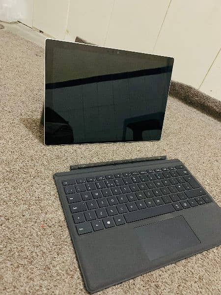 Microsoft Surface Pro 6 generation 8GB ram 256GB SSD Touch screen. 4