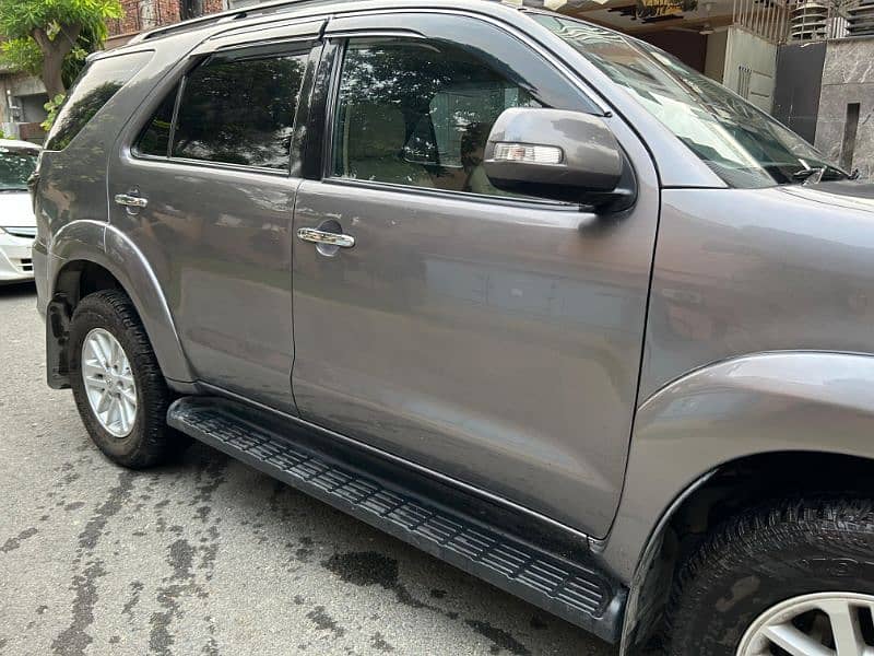 Toyota Fortuner 2013 4