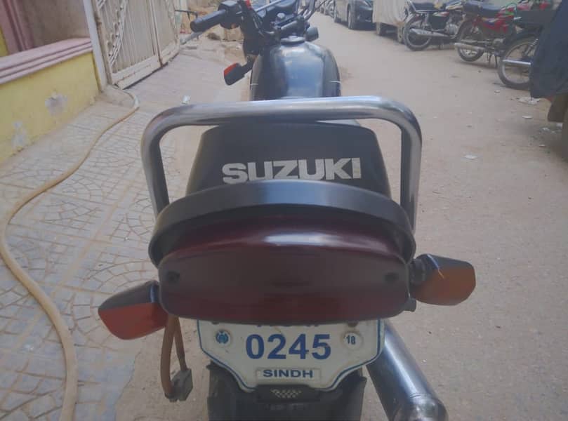 Suzuki GS 150 2013 6