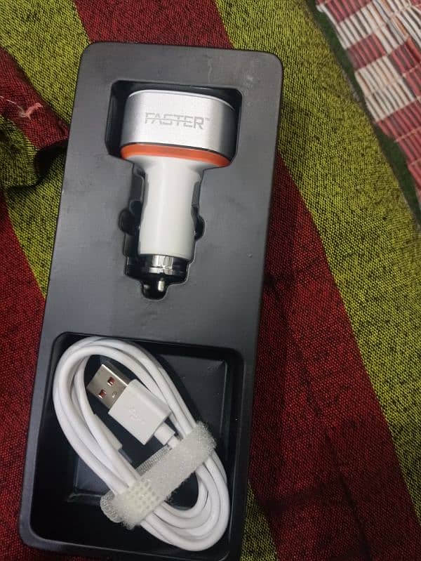 Faster turbo car charger 35 watt 3 usb port 1