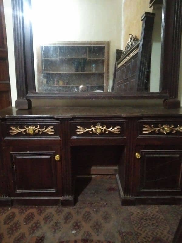 0305 7866905    Bed+dressing table+show Case,, 2