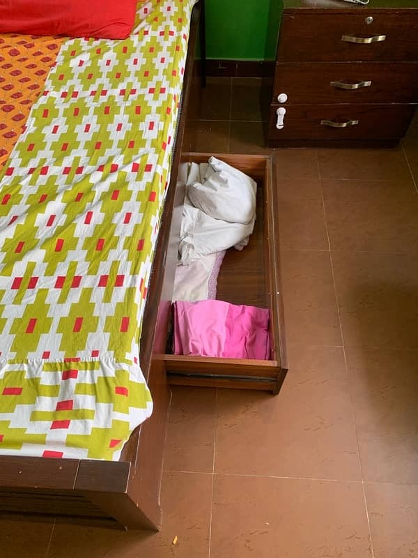 King Bed Set with Drawers 2