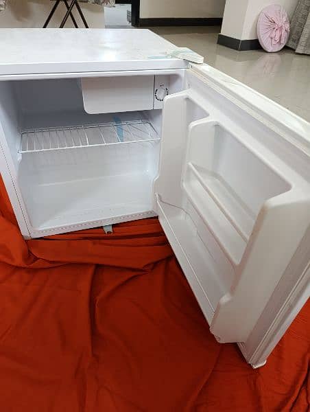 Super General Mini Fridge 4