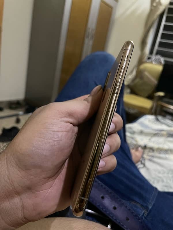 i phone XS Gold PTA Approved 5