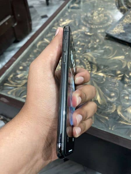 iphone XS  LUSH Condition 1