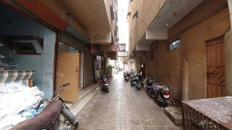 FLAT FOR SALE IN GULSHAN-E-IQBAL BLOCK-1 18