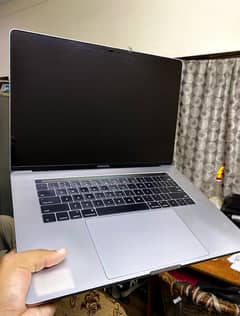 MacBook Pro 2016 - Core i7 2.9ghz 15.4inch 16GB RAM, 1TB SSD, TouchBar