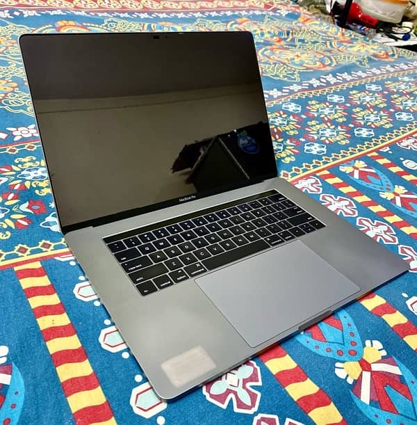 MacBook Pro 2016 - Core i7 2.9ghz 15.4inch 16GB RAM, 1TB SSD, TouchBar 2