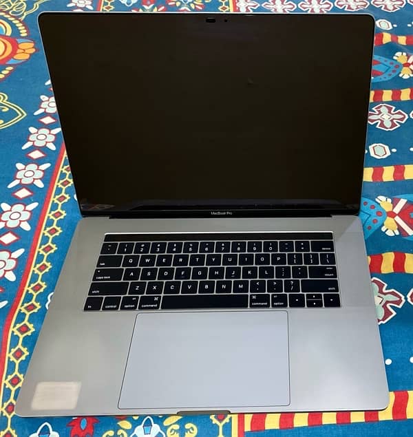 MacBook Pro 2016 - Core i7 2.9ghz 15.4inch 16GB RAM, 1TB SSD, TouchBar 3