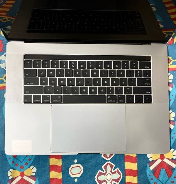 MacBook Pro 2016 - Core i7 2.9ghz 15.4inch 16GB RAM, 1TB SSD, TouchBar 4