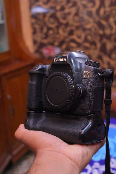 Canon 6D fullframe body with battery grip 5