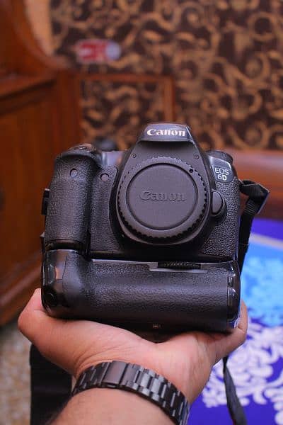 Canon 6D fullframe body with battery grip 6