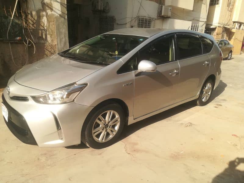 Toyota Prius Alpha 2017 8