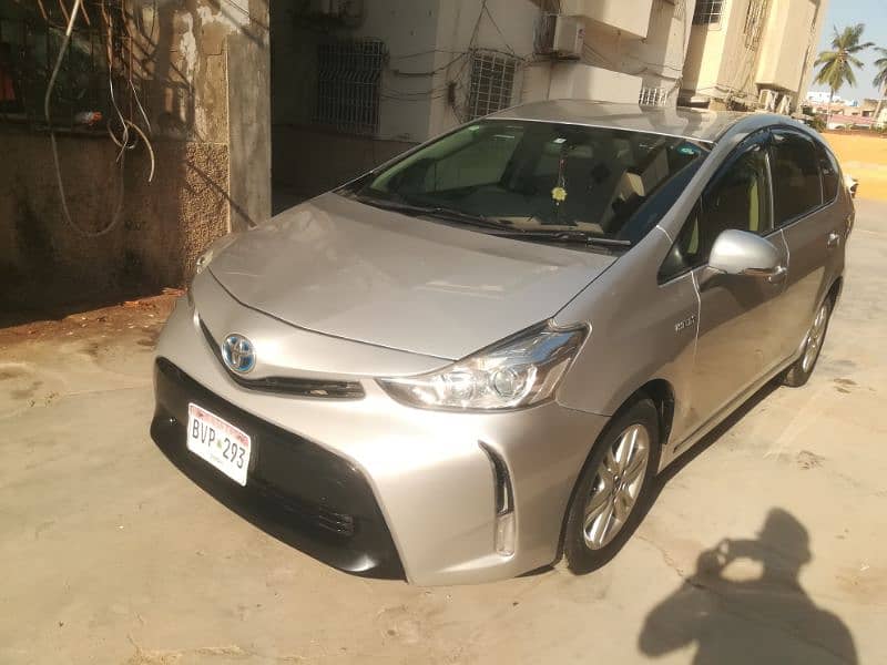 Toyota Prius Alpha 2017 9