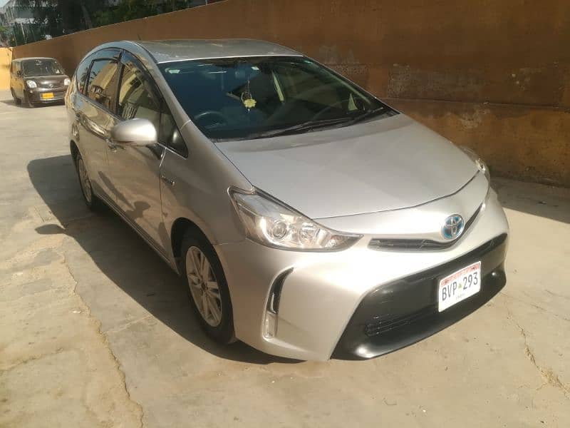 Toyota Prius Alpha 2017 11