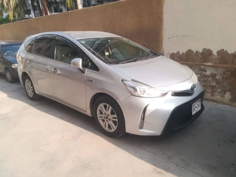 Toyota Prius Alpha 2017 12