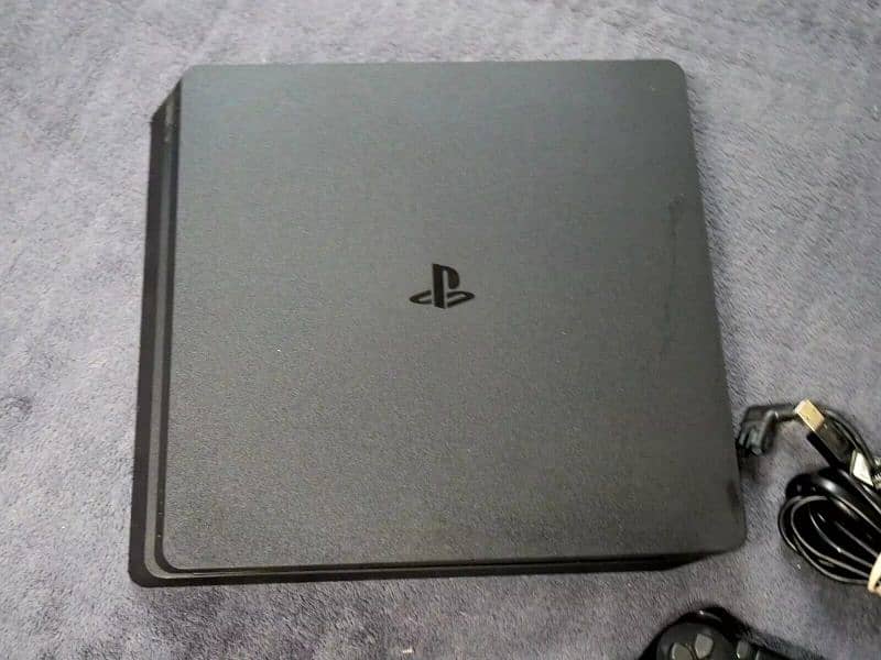 Ps 4 slim 1