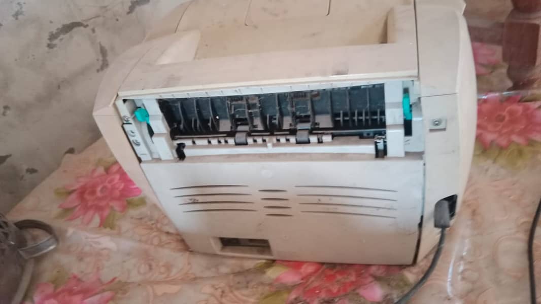 Hp laserjet 1200 series in good condition 2