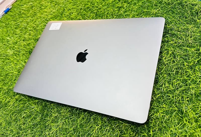 MACBOOK PRO 15.4’’ (2018) CORE I7 (16/512gb SSD) 4gb Graphics 3