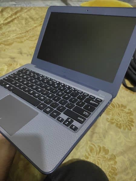 ASUS Vivobook laptop 4