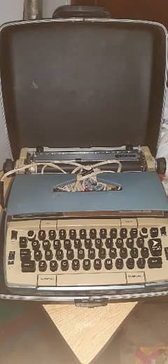 "Vintage Smith-Corona Electra 210 Automatic Typewriter - Made in USA"